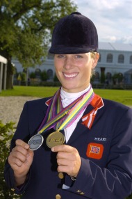 Zara Phillips with her individual gold medal and team silver medal - ©FEI