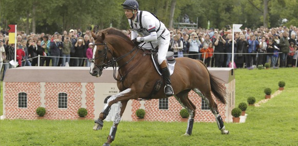 Fox-Pitt leads cross-country at the halfway point