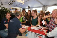 Team France signing autographs - ©Jean-Michel Pouteau
